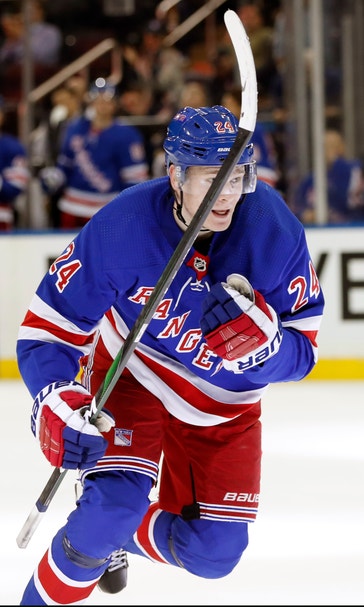 Rangers score 3 goals late in 3rd period, beat Lightning 4-1